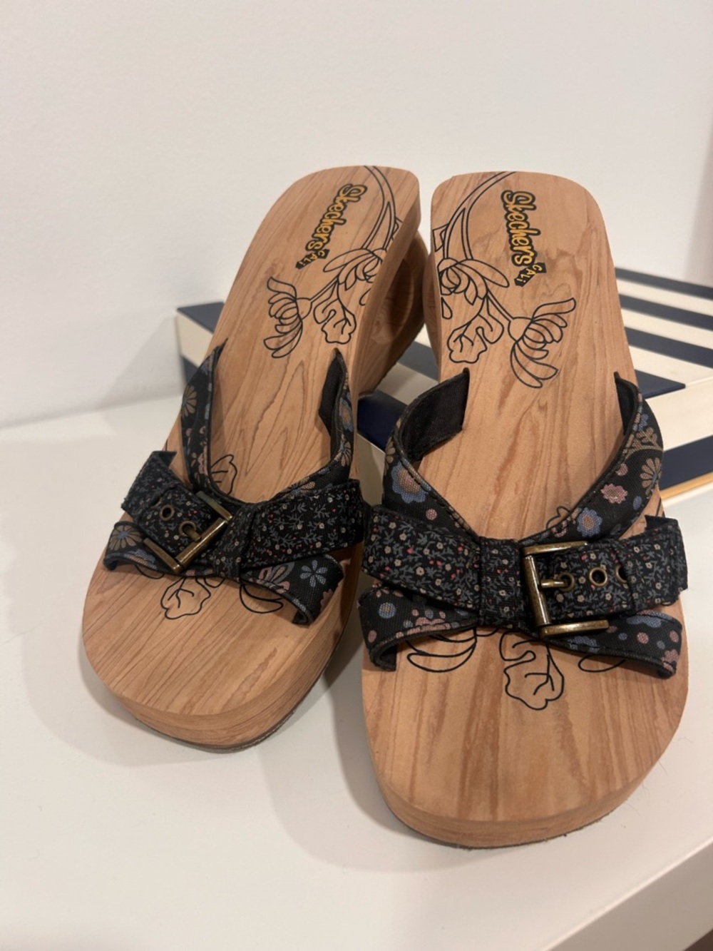 Skechers Cali Vintage Y2K Wood Wedge Sandals Floral Buckle Beach Coquette 7.5